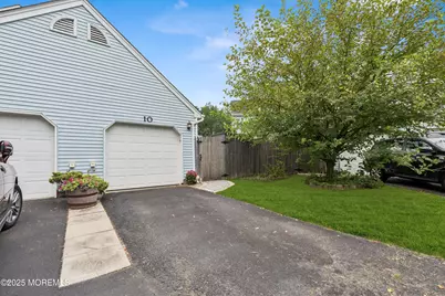 10 Whittier Court, Freehold, NJ 07728 - Photo 2