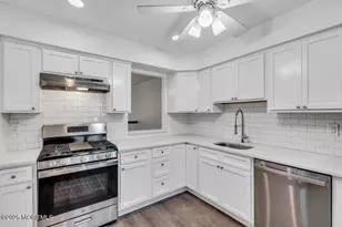 108 Dundee Ct, Aberdeen Township, NJ 07747 - Photo 2