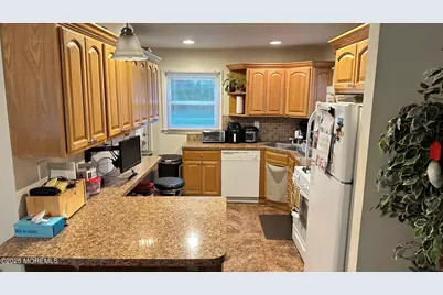 36 Liberty Street, Freehold, NJ 07728 - Photo 8