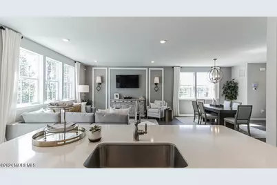 37 Victoria Gardens Square, Neptune Township, NJ 07753 - Photo 6