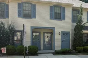 293 Gloucester Ct, Aberdeen Township, NJ 07747 - Photo 2