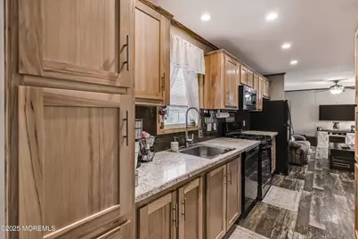 32 Bayshore Mobile Mnr, Hazlet Township, NJ 07730 - Photo 4