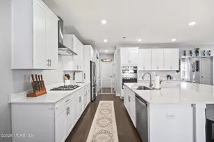 1006 Navigator Ave, Marlboro Township, NJ 07746 - Photo 10