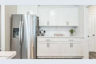 42 Victoria Gardens Square, Neptune Township, NJ 07753 - Photo 8