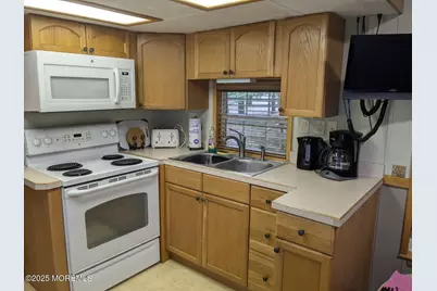 724 Monmouth Road #37, Cream Ridge, NJ 08514 - Photo 4