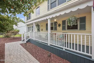 11 Oxford Rd, Manalapan Township, NJ 07726 - Photo 2