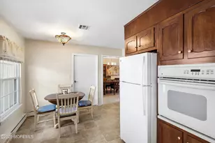 612A Lake Point Dr, Lakewood, NJ 08701 - Photo 4