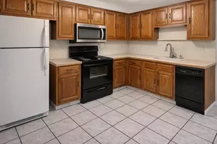 315 Wellington Pl, Aberdeen Township, NJ 07747 - Photo 4