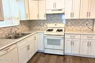 311 Tulip Ln, Freehold, NJ 07728 - Photo 10