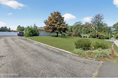 8 Lake Drive, Freehold, NJ 07728 - Photo 72