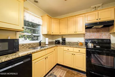 22 Kenmore Road, Freehold, NJ 07728 - Photo 4