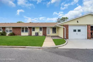 295B W Malvern Ct, Lakewood, NJ 08701 - Photo 2