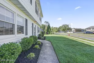 51 Angela Cir, Hazlet Township, NJ 07730 - Photo 4
