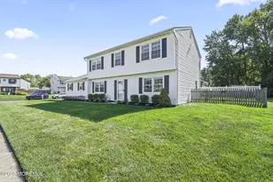 51 Angela Cir, Hazlet Township, NJ 07730 - Photo 2