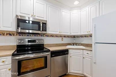 143 Lexington Court, Red Bank, NJ 07701 - Photo 10