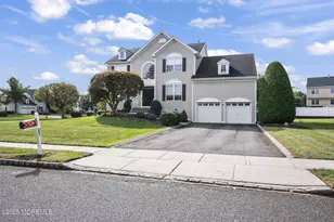 301 Colgate Way, Freehold, NJ 07728 - Photo 2