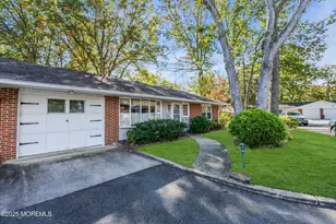 586A Lake Point Dr, Lakewood, NJ 08701 - Photo 4