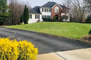 2 Steward Ct, Millstone Township, NJ 08510 - Photo 2