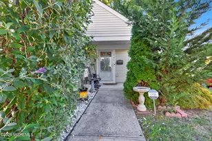 176 Rossmoor Dr, Monroe Township, NJ 08831 - Photo 4