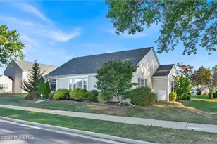 176 Rossmoor Dr, Monroe Township, NJ 08831 - Photo 2