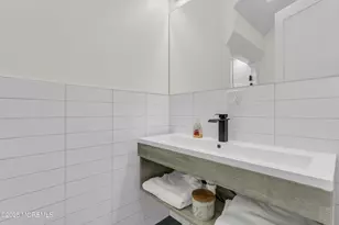 20 Van Nostrand Ave, Jersey City, NJ 07305 - Photo 14