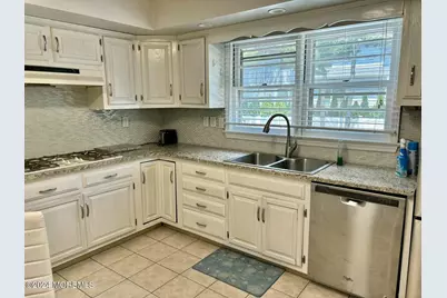 311 Roosevelt Avenue, Oakhurst, NJ 07755 - Photo 8