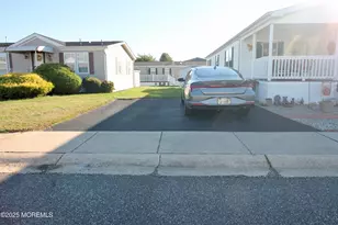75 Robin Pl, Freehold, NJ 07728 - Photo 4