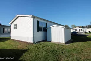 75 Robin Pl, Freehold, NJ 07728 - Photo 34