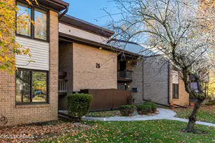 26 Meadow Green Cir, Manalapan Township, NJ 07726 - Photo 2