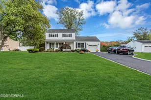 21 Thoreau Dr, Manalapan Township, NJ 07726 - Photo 2