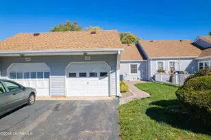 32 Plaza De Las Lobos, Freehold, NJ 07728 - Photo 4