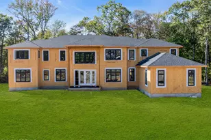 117 Parker Chase Ct, Morganville, NJ 07751 - Photo 2