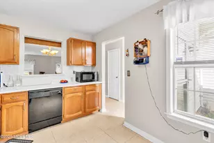 565 Woodbine Ln, Lakewood, NJ 08701 - Photo 18