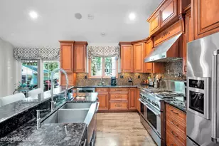 24 Princeton St, Red Bank, NJ 07701 - Photo 2