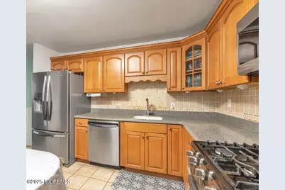 672 Hopping Road, Belford, NJ 07718 - Photo 4