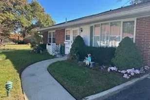 455B Portsmouth Dr, Lakewood, NJ 08701 - Photo 2