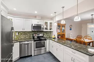 19 Manchester Ct, Red Bank, NJ 07701 - Photo 10