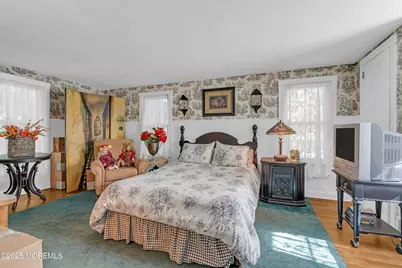 33 Swartzel Drive, Middletown, NJ 07748 - Photo 10