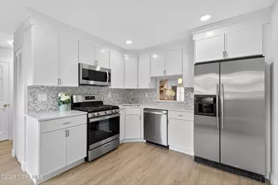 61 Albury Way, North Brunswick Township, NJ 08902 - Photo 2