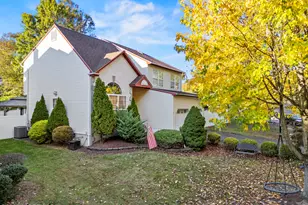 43 Pemberton Dr, Matawan, NJ 07747 - Photo 2