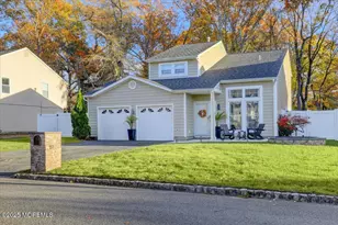 27 Sweet Gum Rd, Howell Township, NJ 07731 - Photo 4