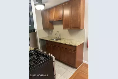 32 Manchester Court #D, Freehold, NJ 07728 - Photo 4