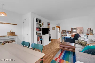 53 Farnworth Close, Freehold, NJ 07728 - Photo 2