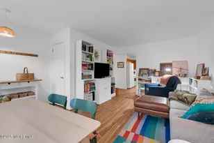 53 Farnworth Close, Freehold, NJ 07728 - Photo 2