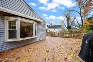 26 Edgewater Dr, Matawan, NJ 07747 - Photo 4