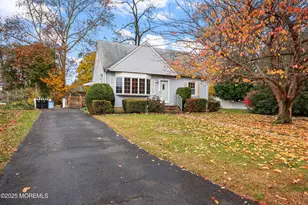 26 Edgewater Dr, Matawan, NJ 07747 - Photo 2