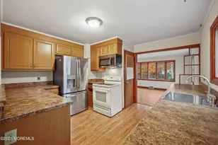 26 Edgewater Dr, Matawan, NJ 07747 - Photo 12
