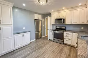 35 Woodland Dr, Middletown, NJ 07748 - Photo 6