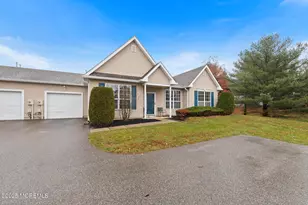 33 Deer Chase Ln, Lakewood, NJ 08701 - Photo 4