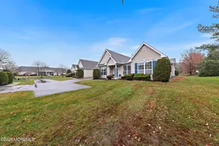 33 Deer Chase Ln, Lakewood, NJ 08701 - Photo 2